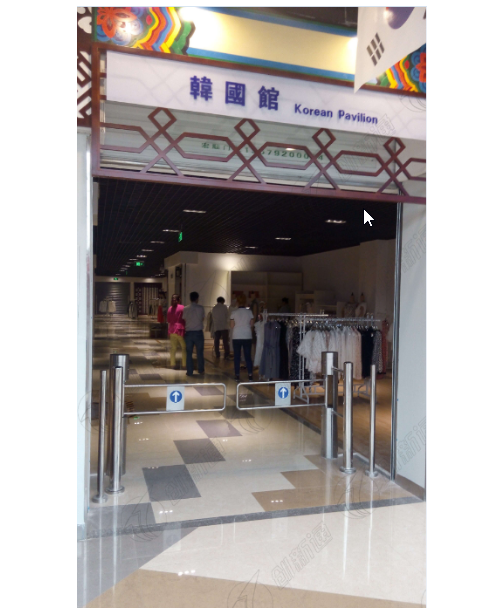 創(chuàng)新通西安韓國館護(hù)欄圓柱擺閘案例