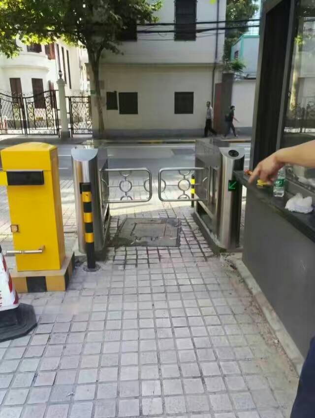 小區擺閘通電自動關閘