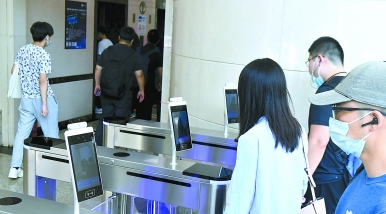 人臉識別閘機上崗自動測量體溫
